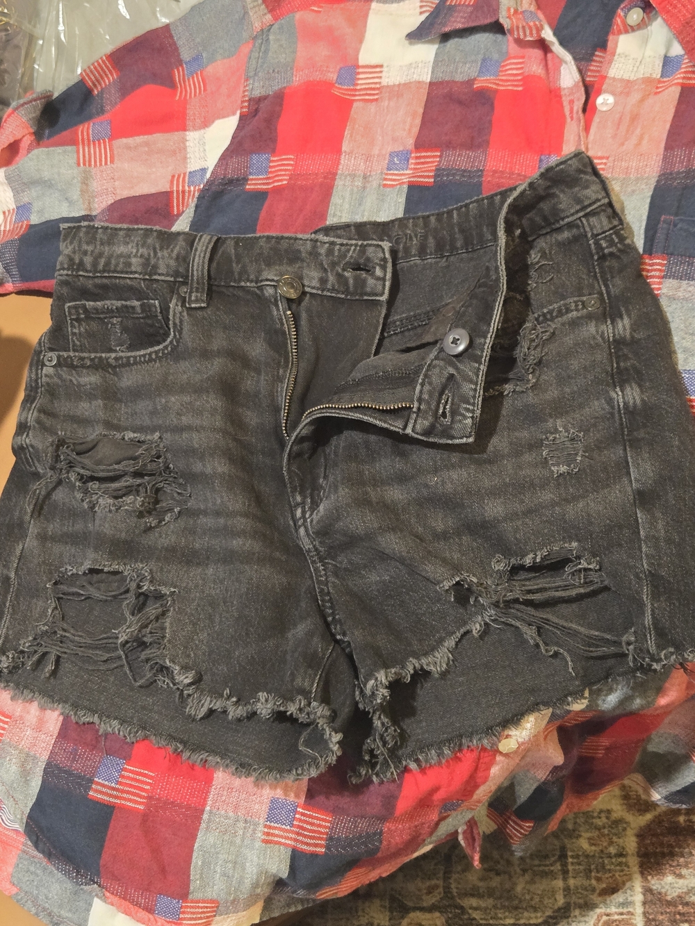 American Eagle Black Distressed Denim Cutoff Shorts High Rise Frayed Hem Size 6